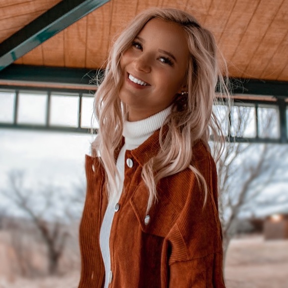 Meet your Posher, Beth - Picture 1 of 1